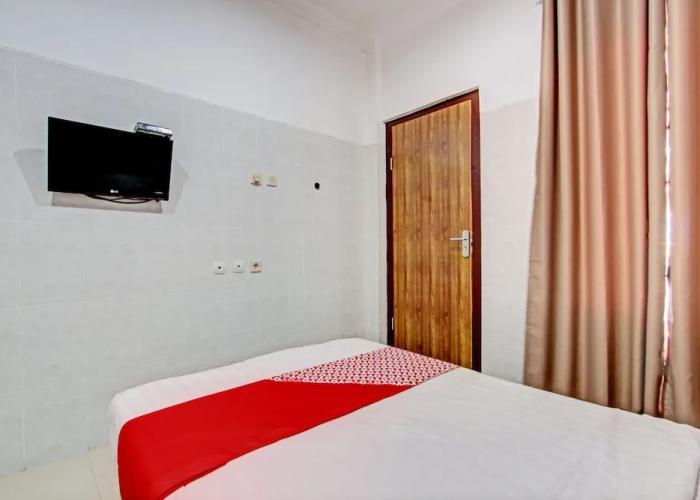 OYO 93011 Hotel Griya Lestari Pati 2