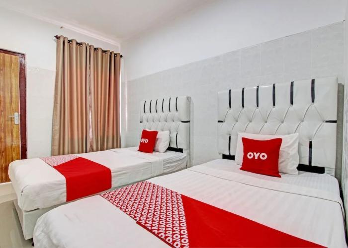 OYO 93011 Hotel Griya Lestari Pati 2