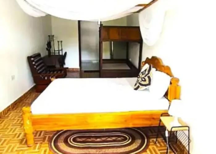 zanzllywood hotel and apartments