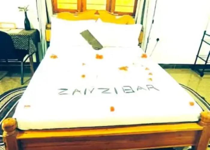 zanzllywood hotel and apartments
