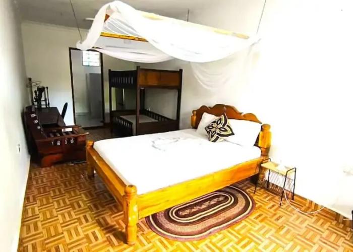 zanzllywood hotel and apartments