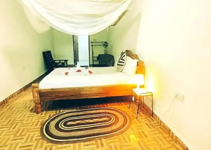 zanzllywood hotel and apartments