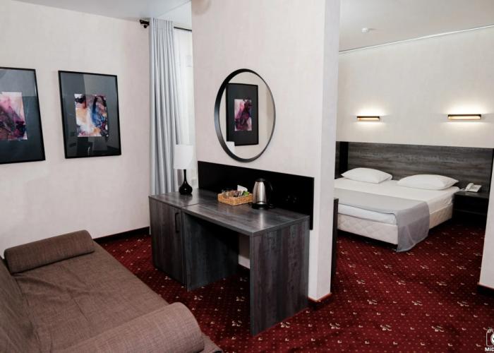 Deluxe Hotel