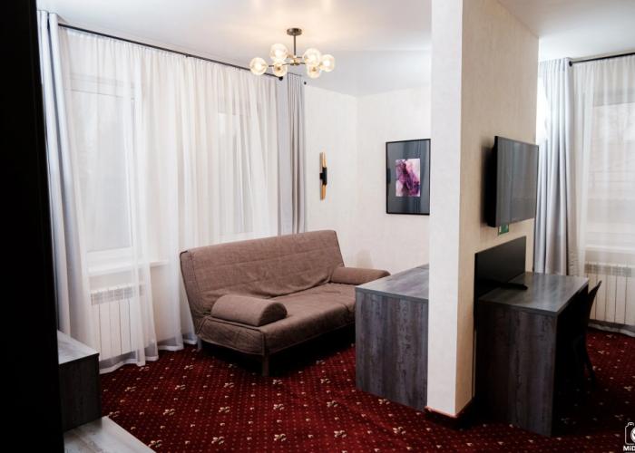 Deluxe Hotel