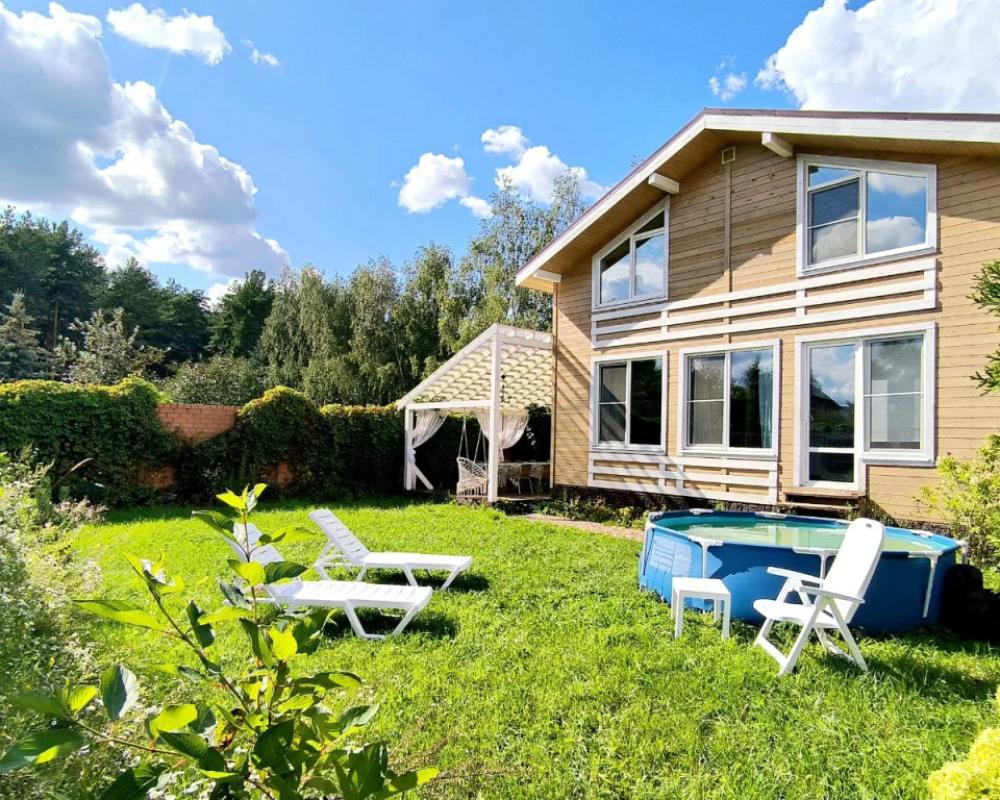 U Ozera Ledanovo Private House