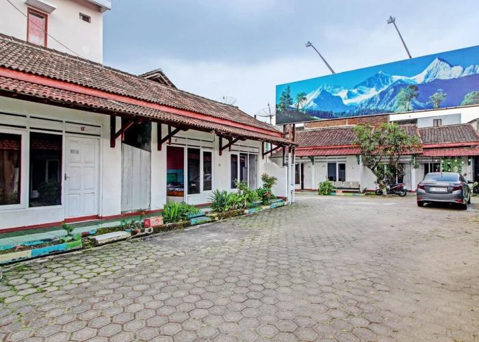 SPOT ON 92791 4 Saudara Hotel