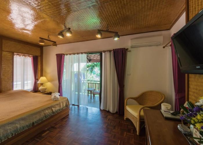 Coral Hotel Bangsaphan