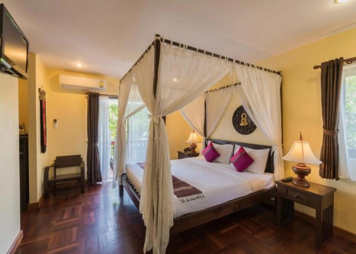 Coral Hotel Bangsaphan