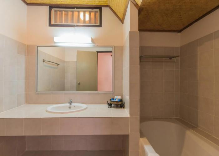 Coral Hotel Bangsaphan