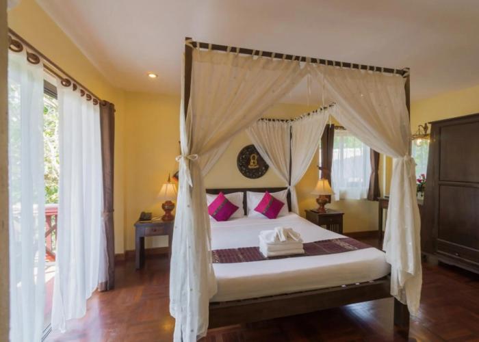 Coral Hotel Bangsaphan