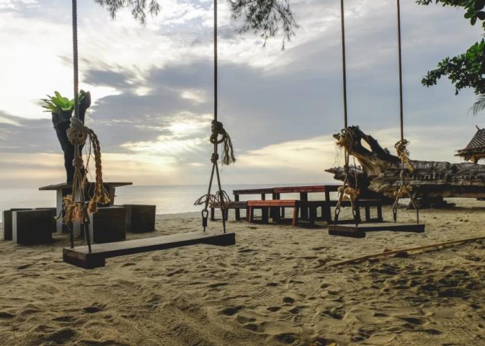 Tharadol Beach Resort
