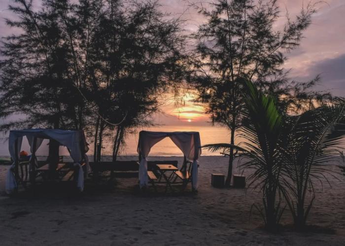 Tharadol Beach Resort
