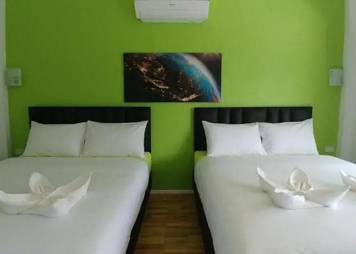 Thipburee Riverside Hotel