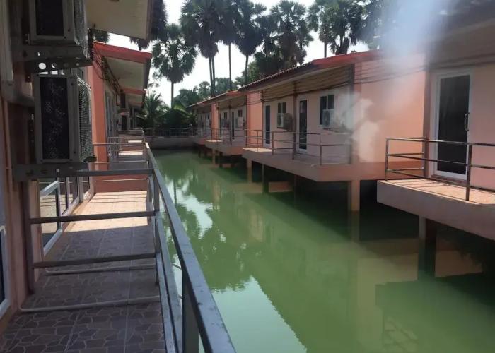 Palm Payom Village Resort