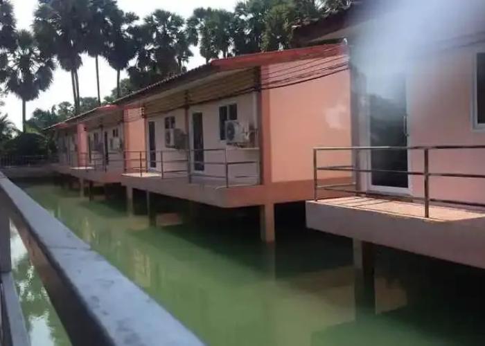 Palm Payom Village Resort