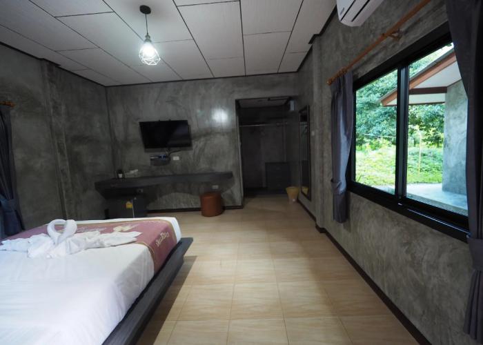 Baan Keree Thara Khiri Wong