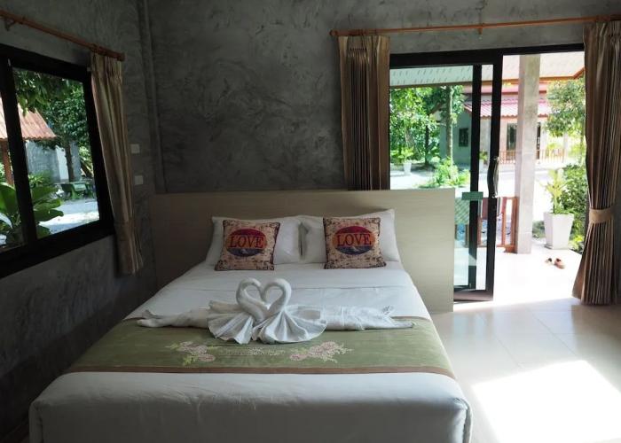 Baan Keree Thara Khiri Wong