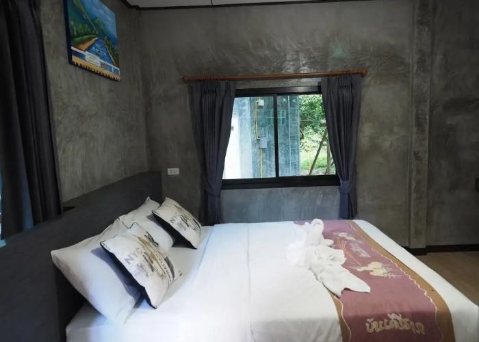 Baan Keree Thara Khiri Wong