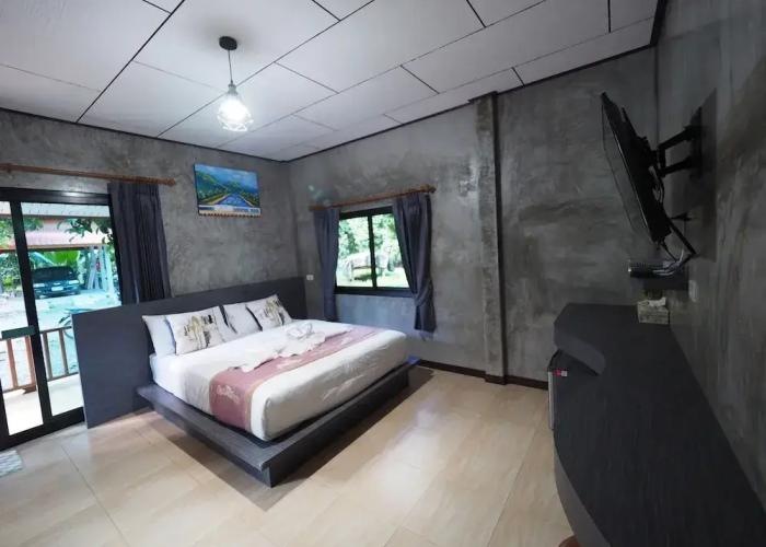 Baan Keree Thara Khiri Wong