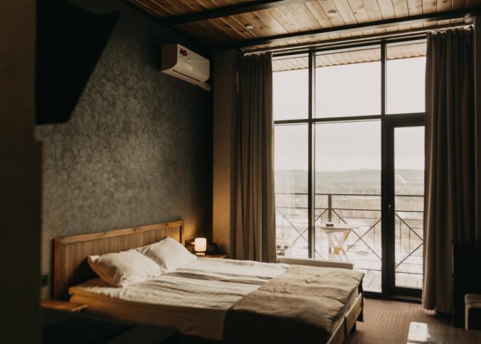 S potryasayuschim vidom na Solnechnoy Doline Apartments