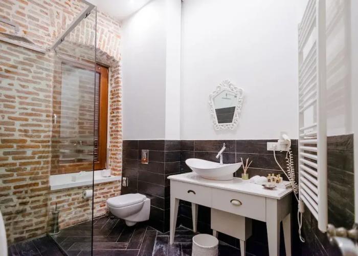 Life Gallery Hotel