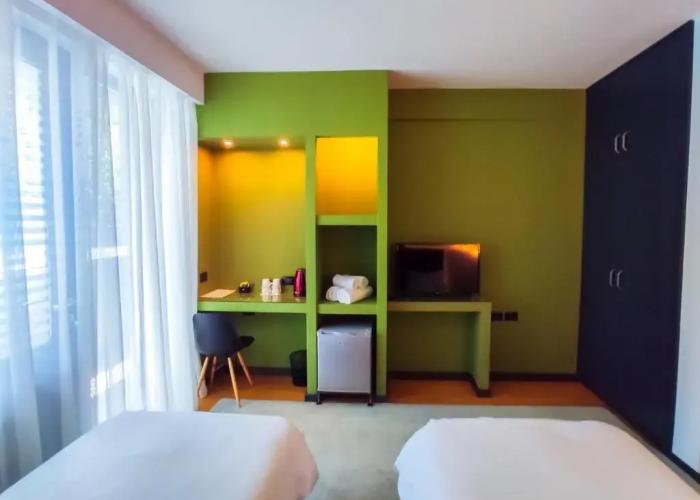 Dim's Hotel
