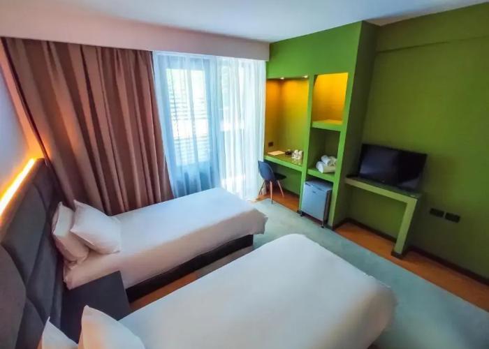 Dim's Hotel