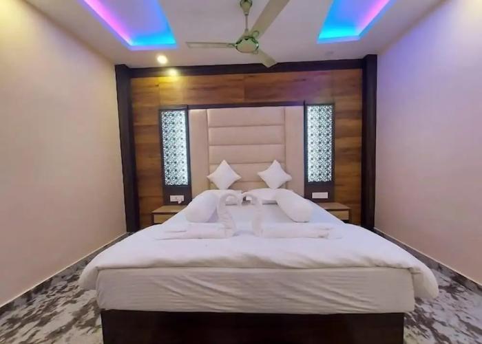Llyods Beach Resort