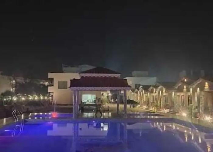 Llyods Beach Resort