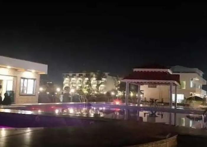 Llyods Beach Resort