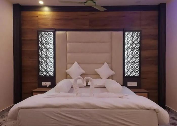 Llyods Beach Resort