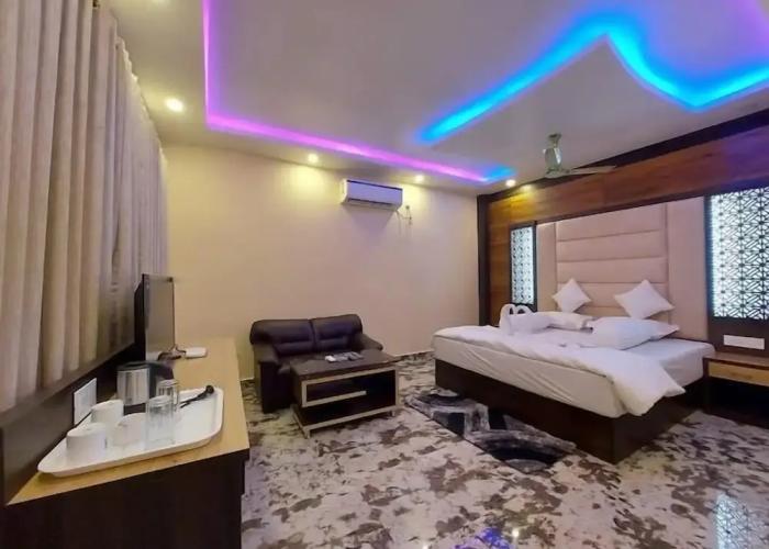 Llyods Beach Resort