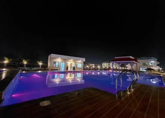 Llyods Beach Resort