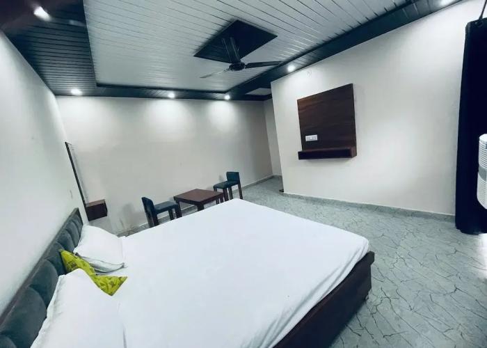 Ayodhya Dham Hotel By GRB