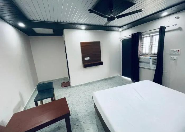 Ayodhya Dham Hotel By GRB