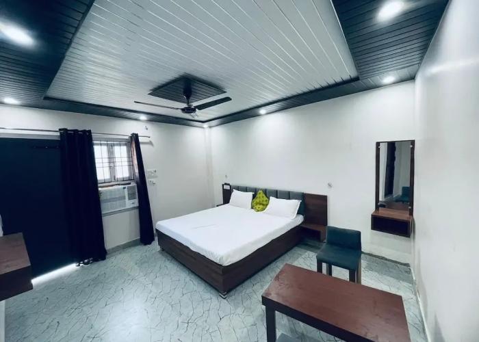 Ayodhya Dham Hotel By GRB