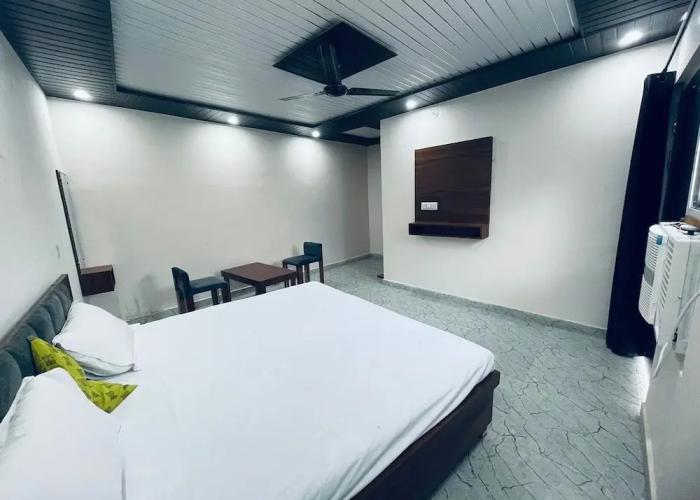 Ayodhya Dham Hotel By GRB