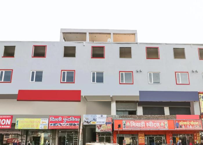 OYO 43024 Townhouse