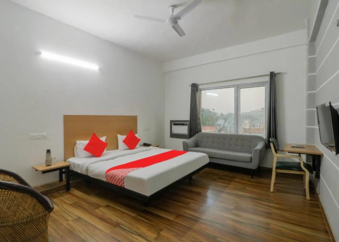 OYO 43024 Townhouse