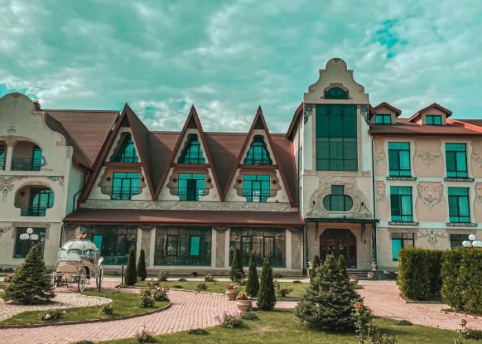 Berezhki-Holl Hotel