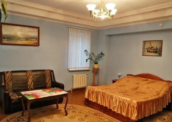 Uyut Hotel