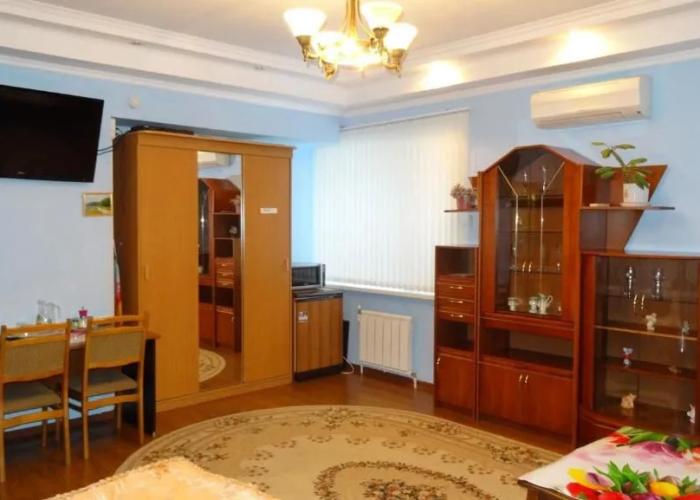 Uyut Hotel