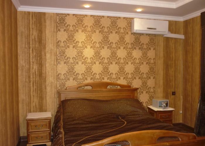 Gold Hotel