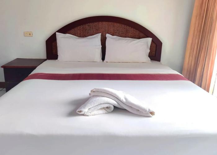 Thong Paeka Hotel