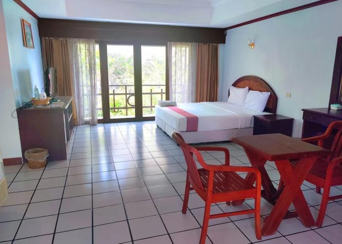 Thongpaeka Hotel