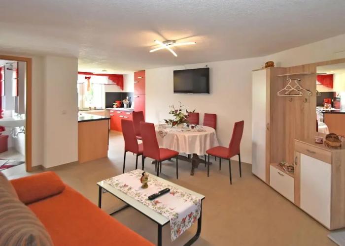 Apartment in Lichtenhain With Garden