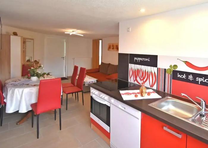 Apartment in Lichtenhain With Garden