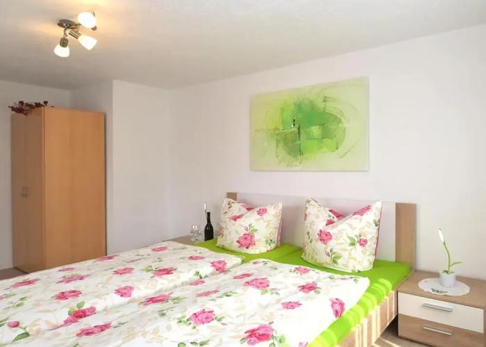 Apartment in Lichtenhain With Garden