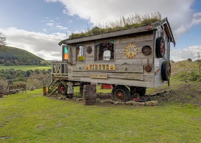 2 x Double Bed, Glamping Wagon in Dalby Forest