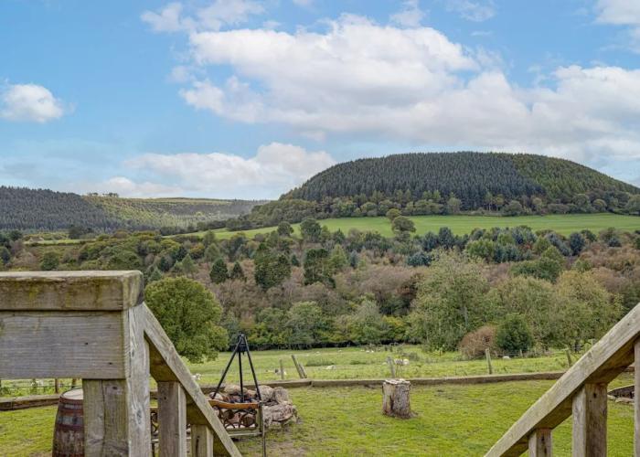 2 x Double Bed, Glamping Wagon in Dalby Forest